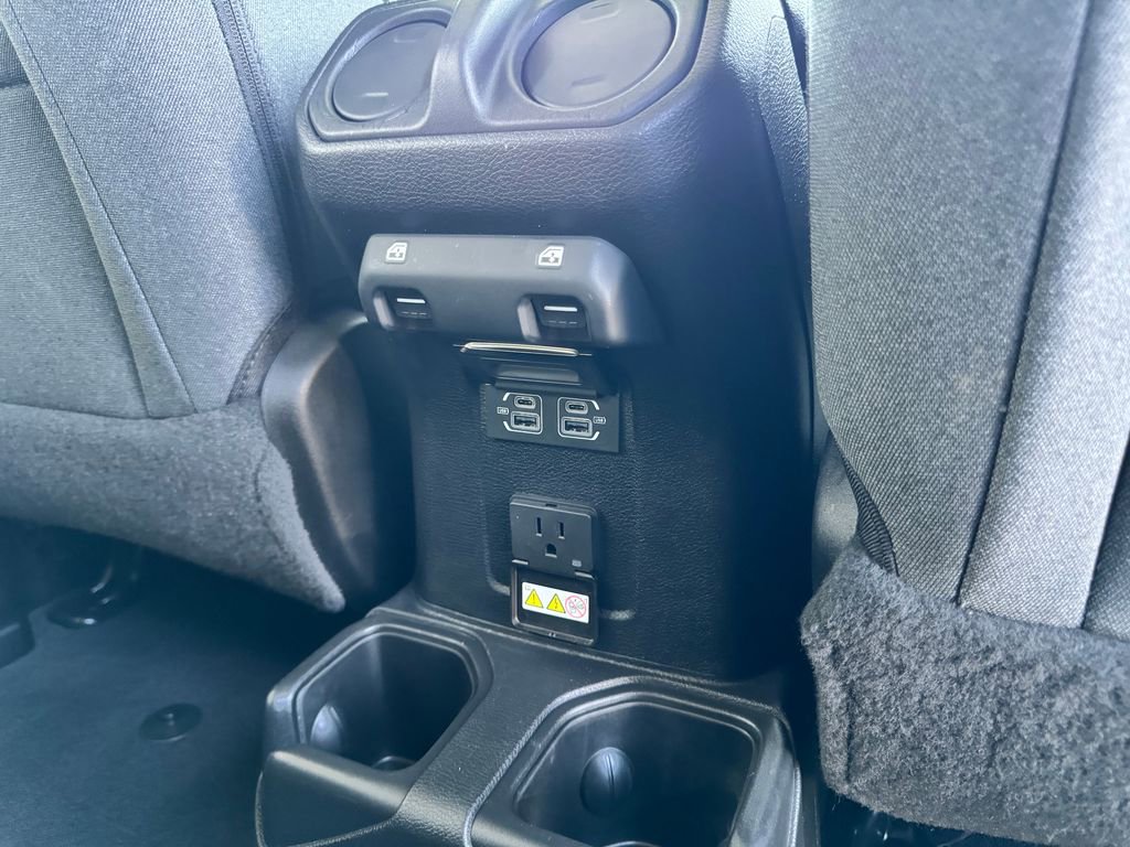 Used 2024 Jeep Wrangler Unlimited Sahara w/ Technology Group AWD/4WD image 15