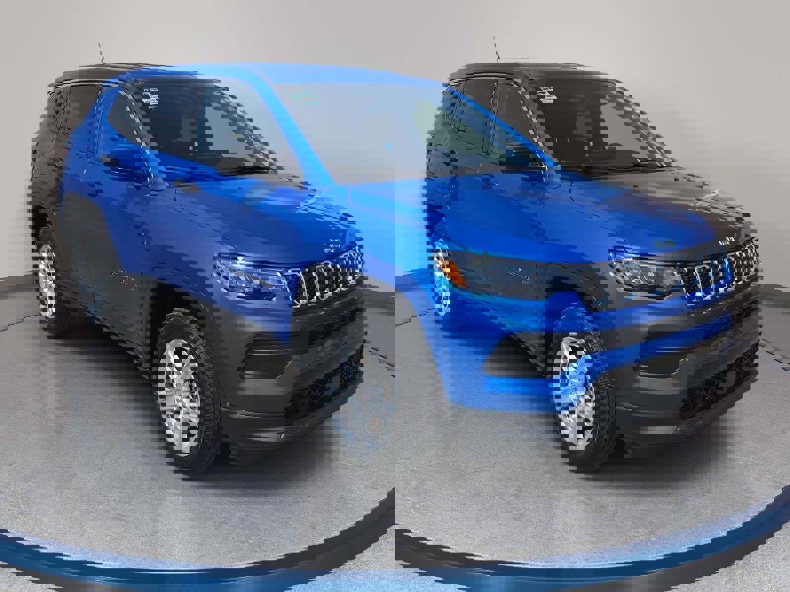 Used 2023 Jeep Compass Sport image 3