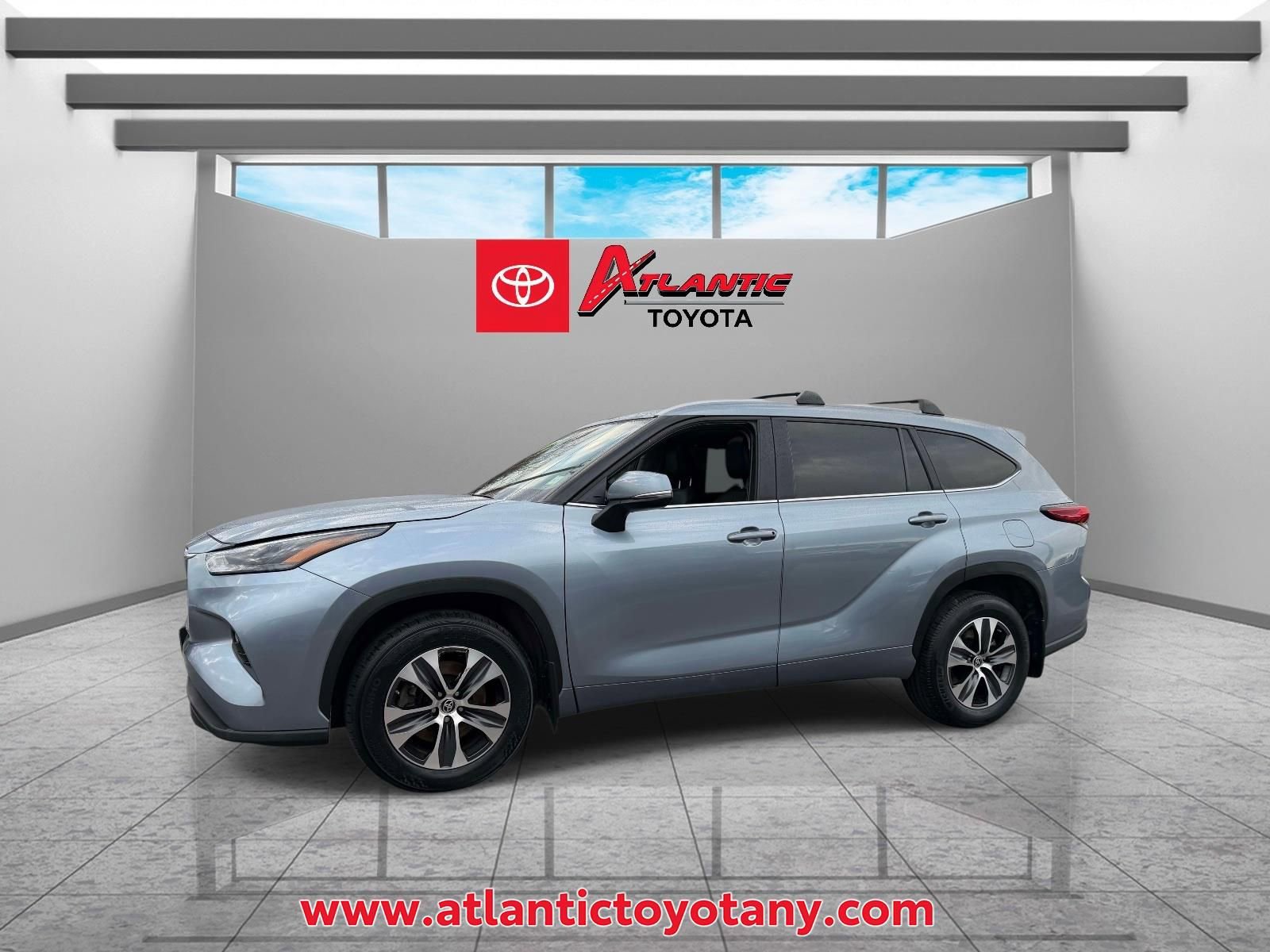 Used 2023 Toyota Highlander XLE image 4