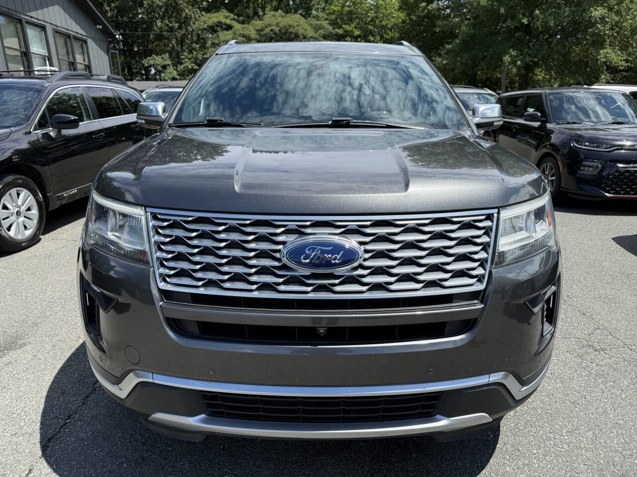 Used 2018 Ford Explorer Platinum image 2
