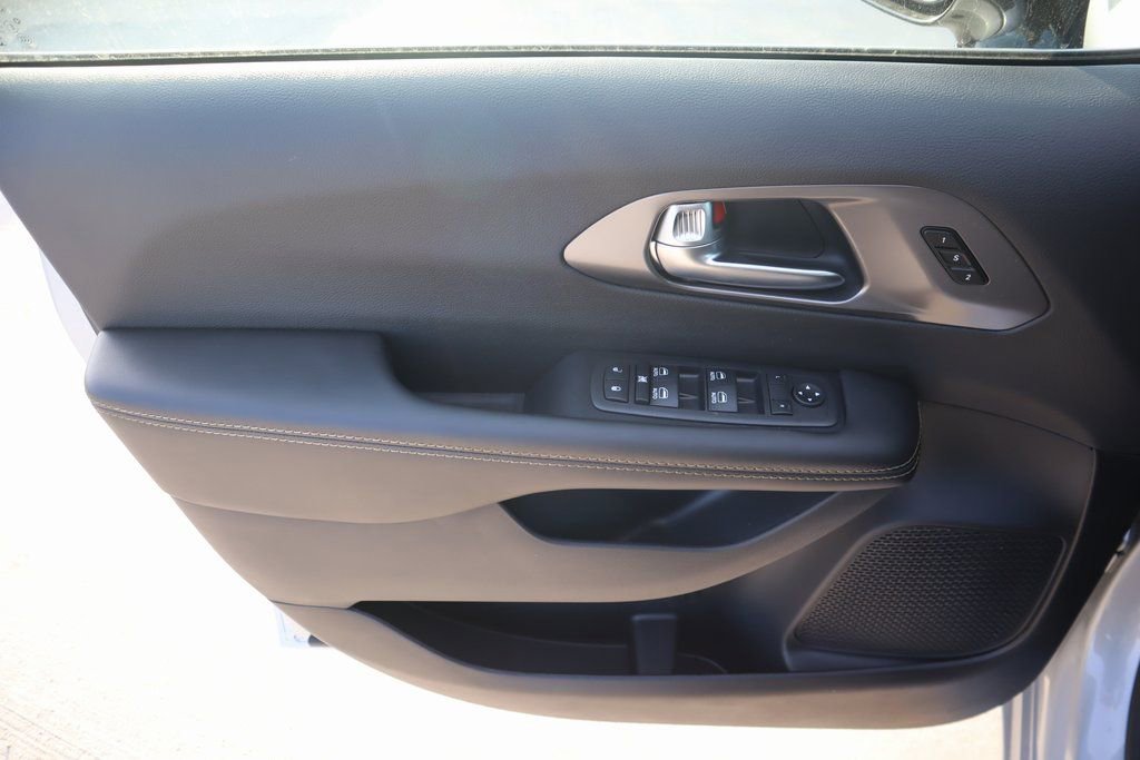 New 2026 Chrysler Pacifica Select image 17