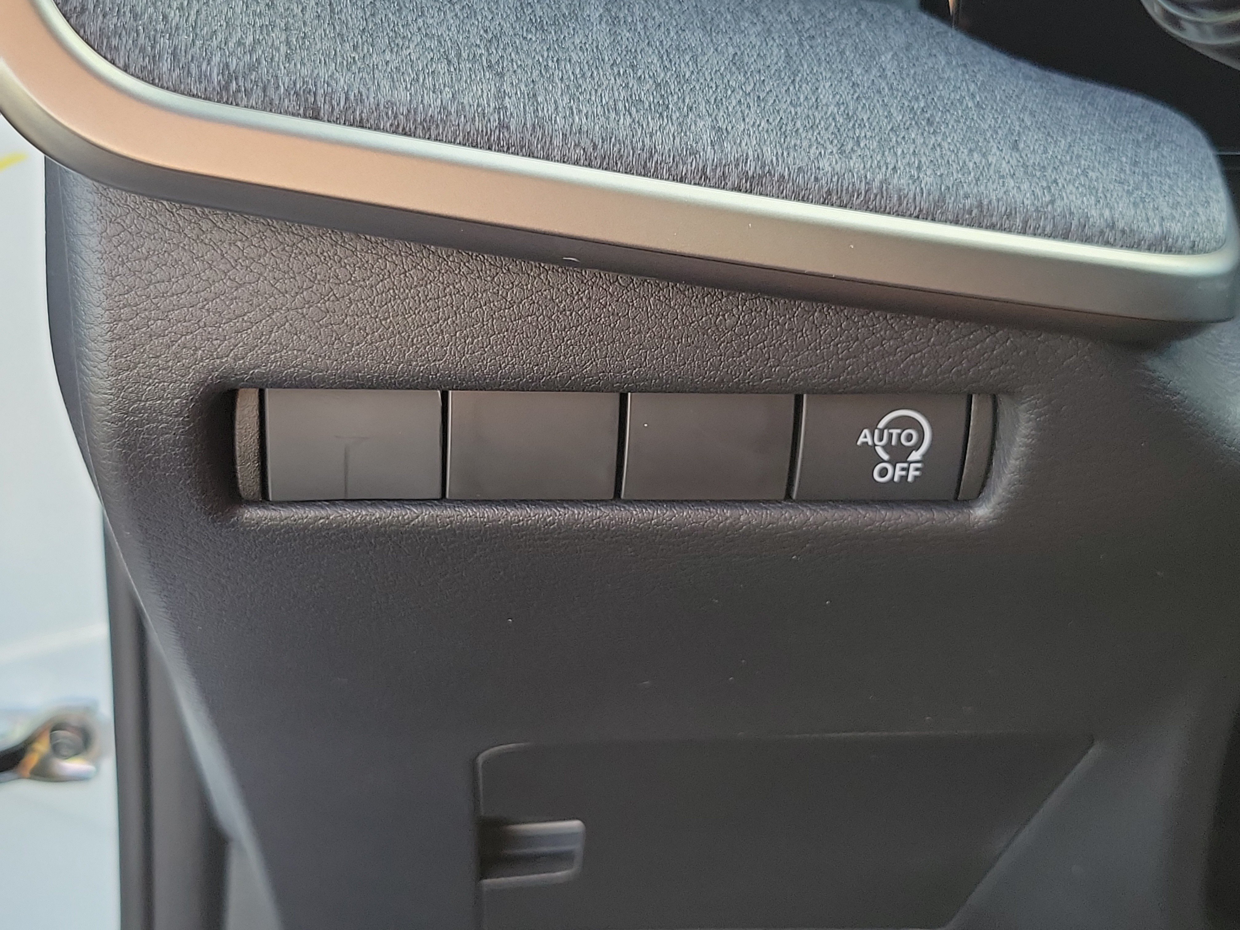 Used 2026 Nissan Kicks SV FWD image 16