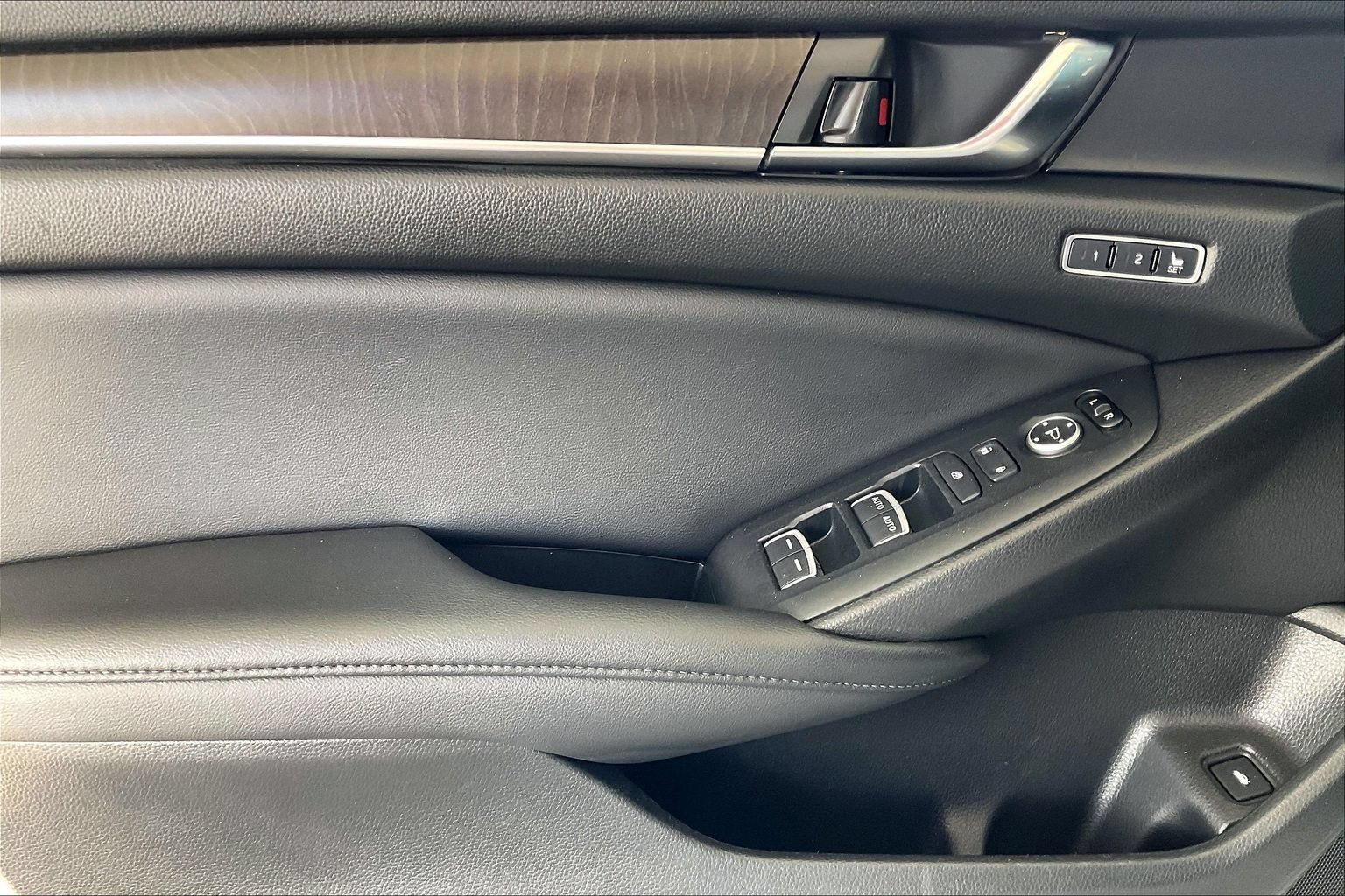 Used 2020 Honda Accord Touring image 19