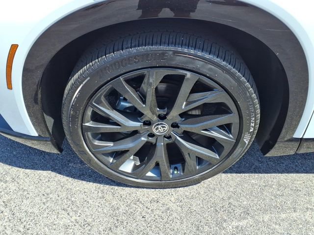 Used 2025 Toyota Crown Signia w/ Advanced Technology Package AWD/4WD image 4