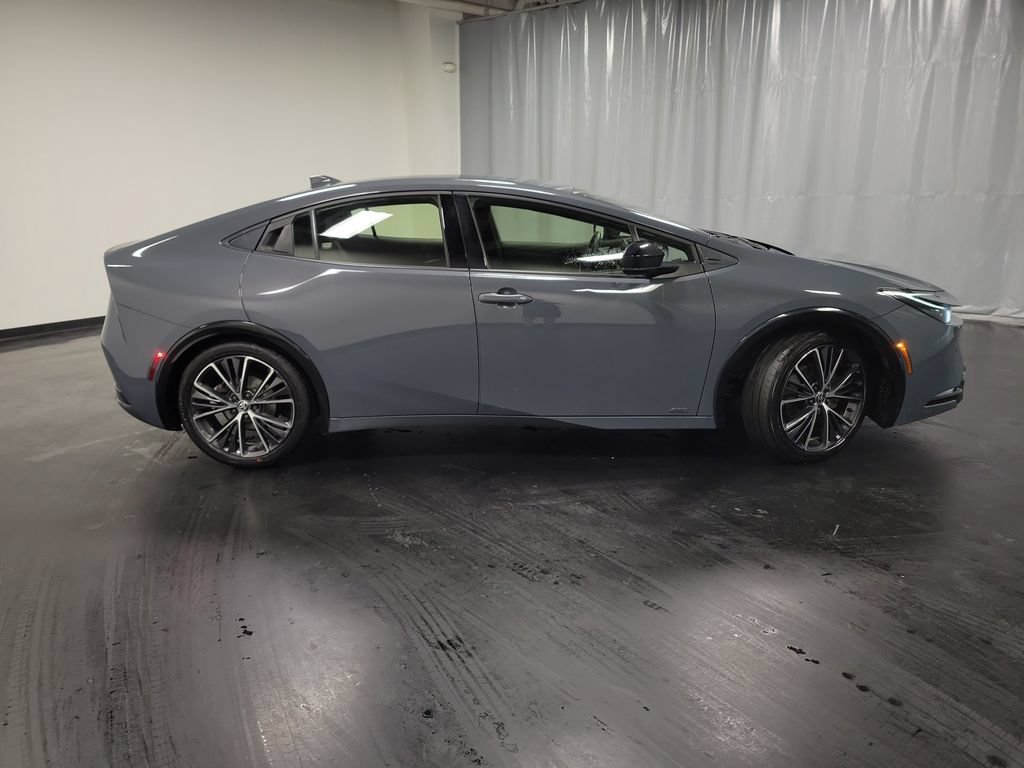 Used 2023 Toyota Prius XLE AWD/4WD image 9