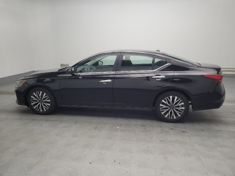 Used 2023 Nissan Altima 2.5 SV image 3