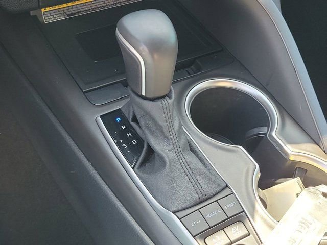 Used 2021 Toyota Camry XLE w/ Navigation Upgrade Package image 25