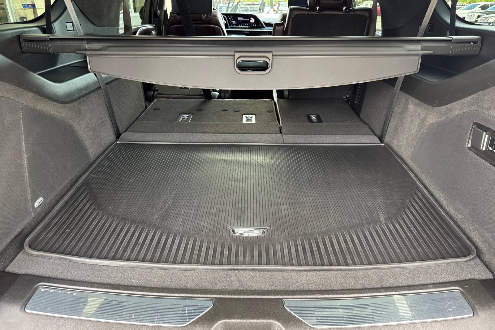 Certified 2022 Cadillac Escalade ESV Sport Platinum AWD/4WD image 19