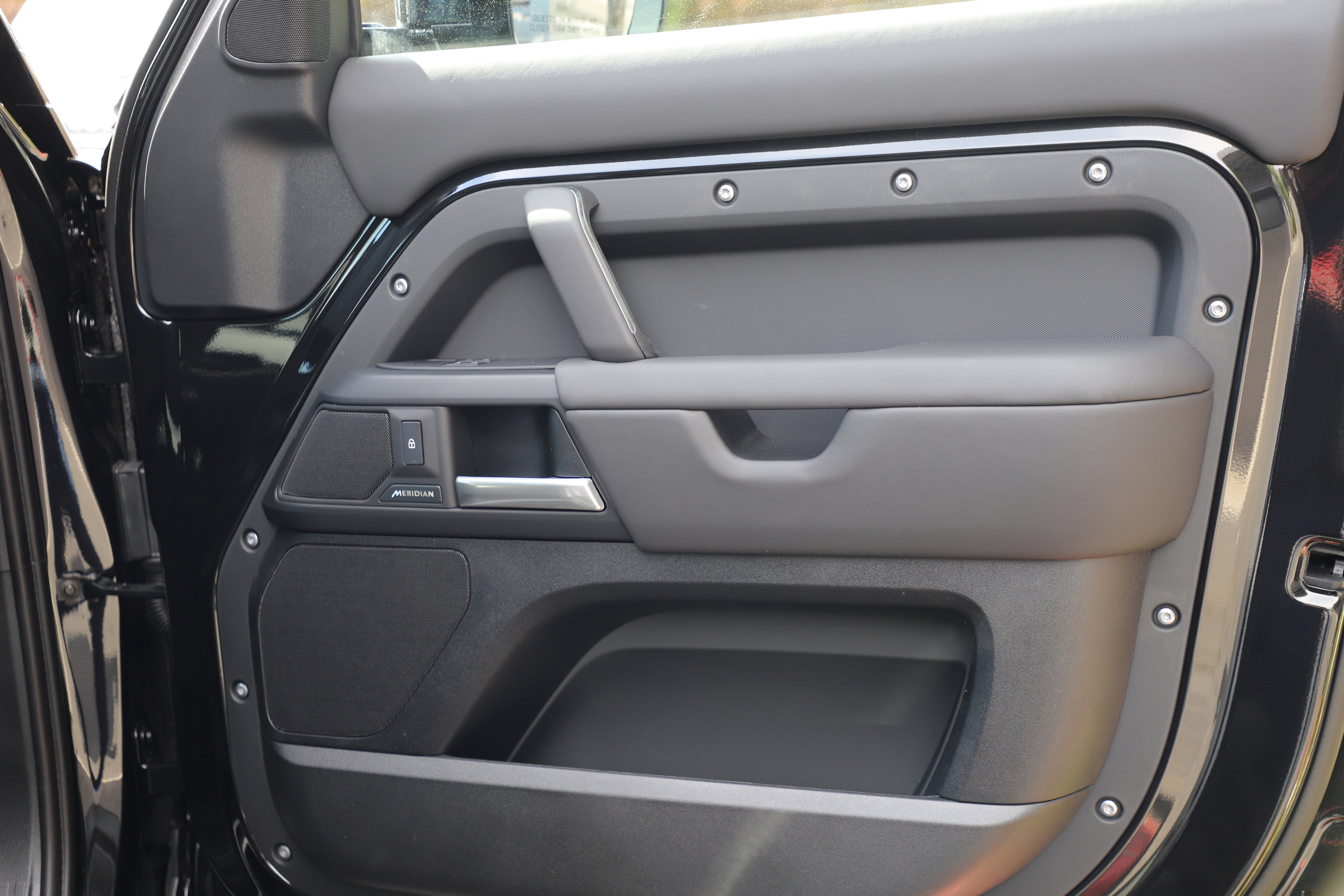New 2026 Land Rover Defender 110 S AWD/4WD image 9