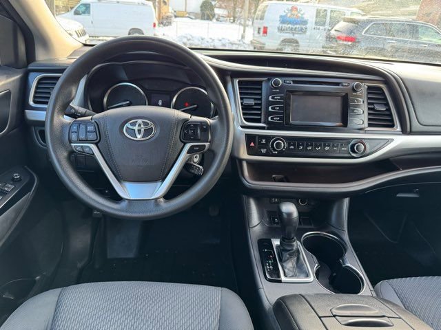 Used 2015 Toyota Highlander LE image 19