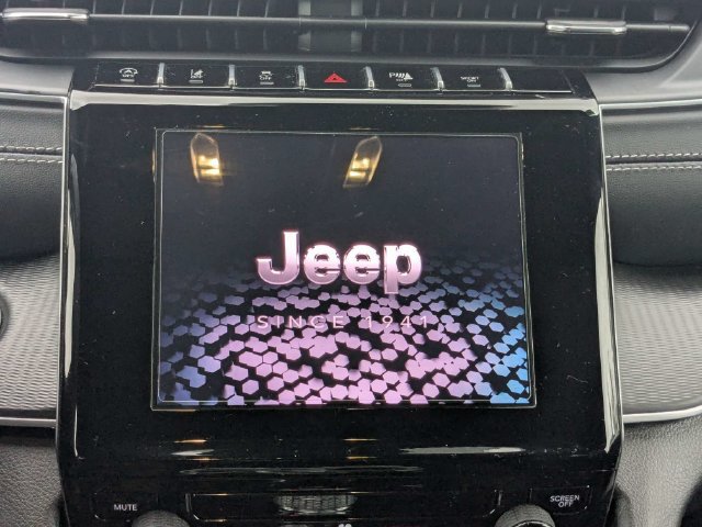 Used 2025 Jeep Grand Cherokee Laredo X RWD image 19