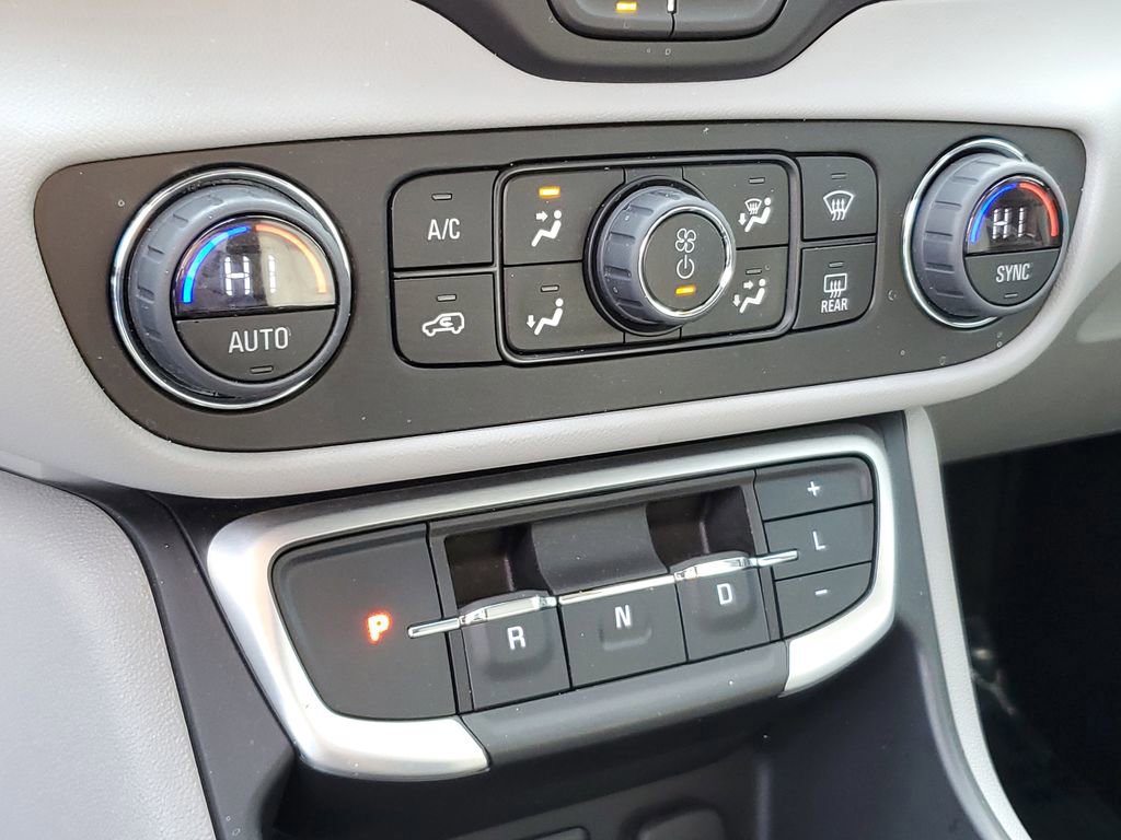 Used 2024 GMC Terrain SLT image 25