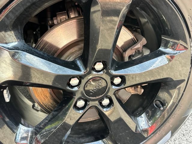 Used 2023 Jeep Grand Cherokee L Laredo AWD/4WD image 34