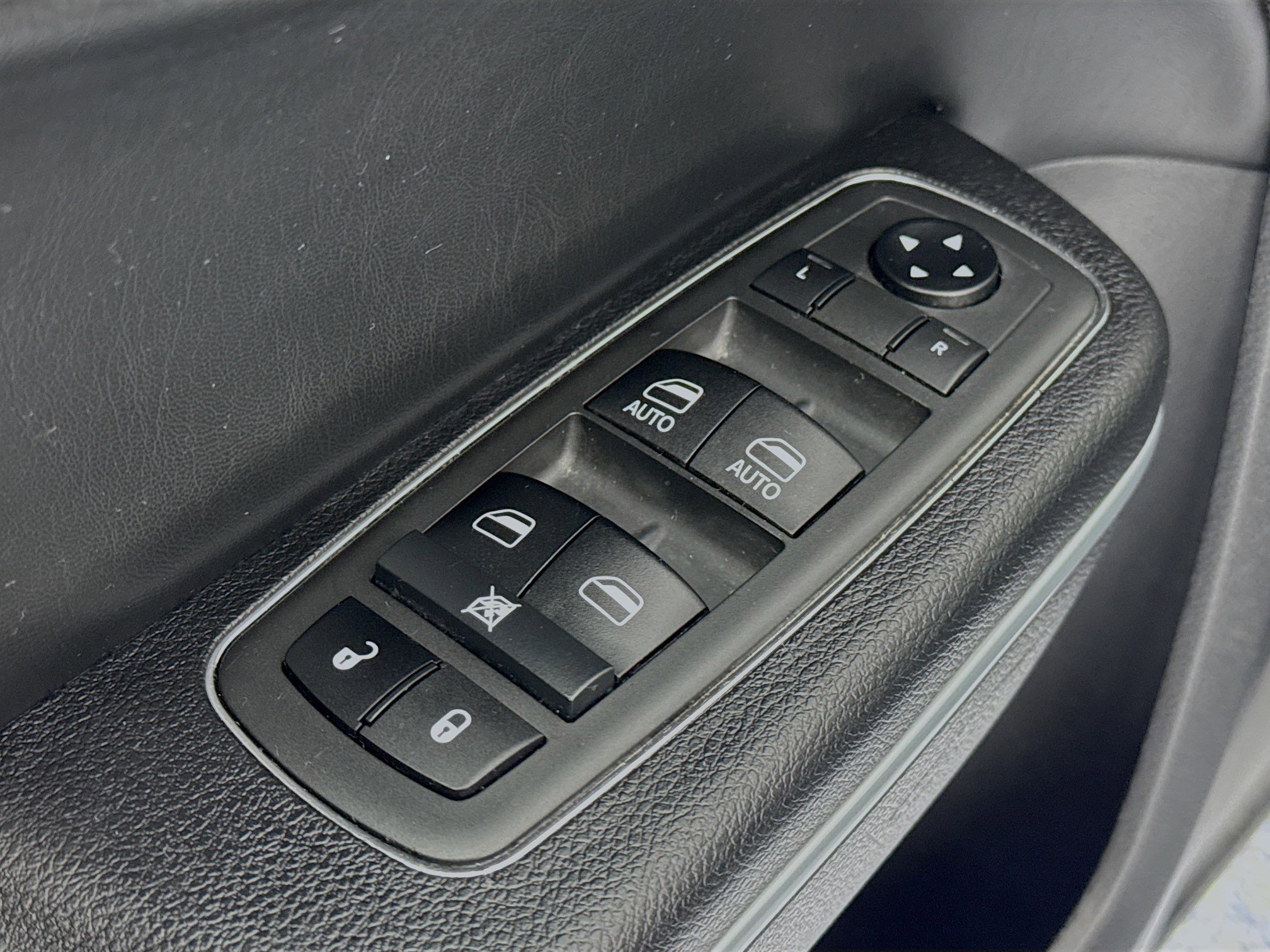 Used 2021 Chrysler 300 Touring w/ Sport Appearance Package image 17