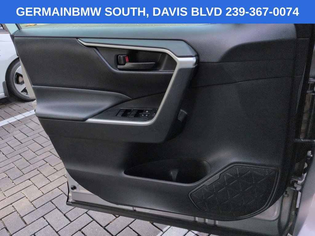 Used 2019 Toyota RAV4 LE AWD/4WD image 26