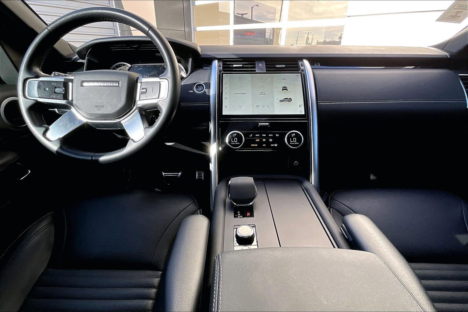 Used 2023 Land Rover Discovery S R-Dynamic image 14