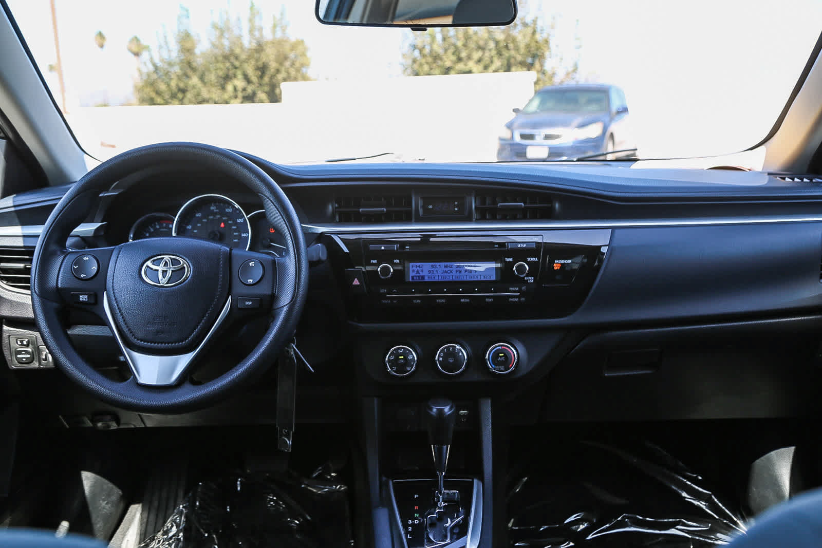 Used 2015 Toyota Corolla L FWD image 12