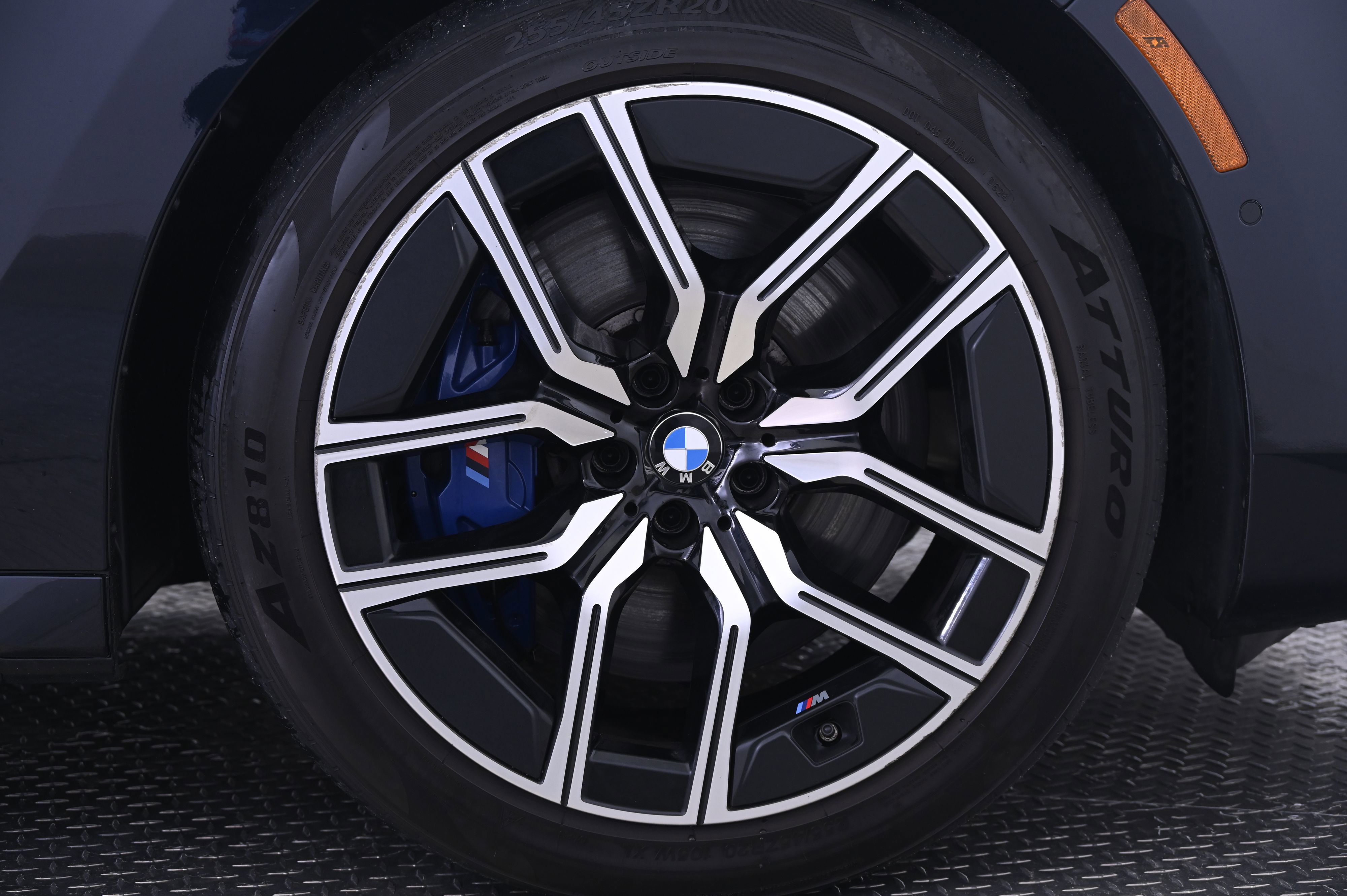 Used 2023 BMW 760i xDrive AWD/4WD image 14