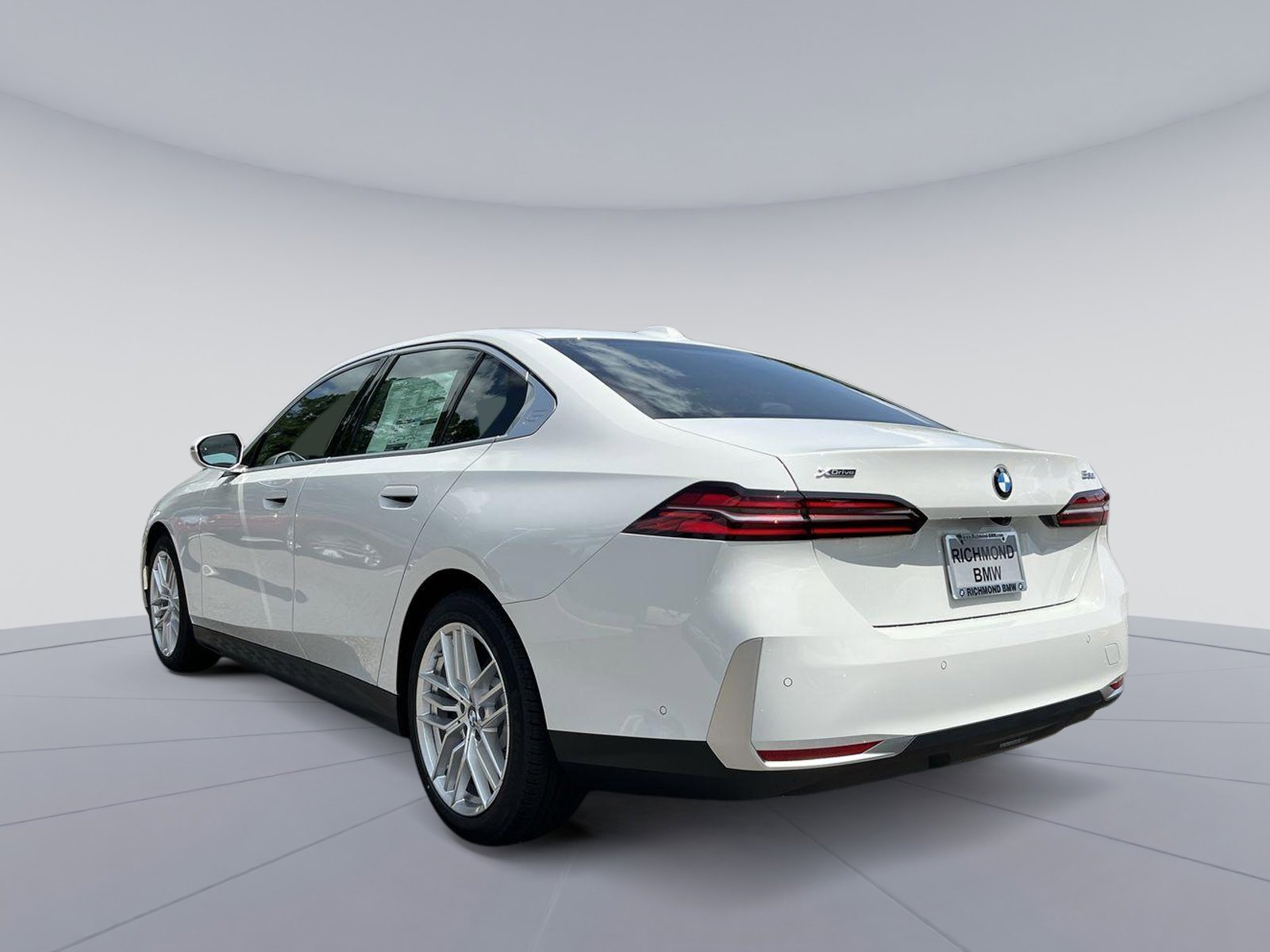 Certified 2025 BMW 530i xDrive w/ Premium Package image 3