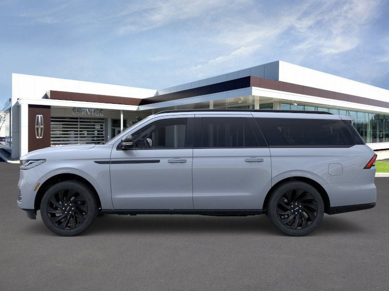 New 2026 Lincoln Navigator L Reserve w/ Jet Appearance Package AWD/4WD image 3