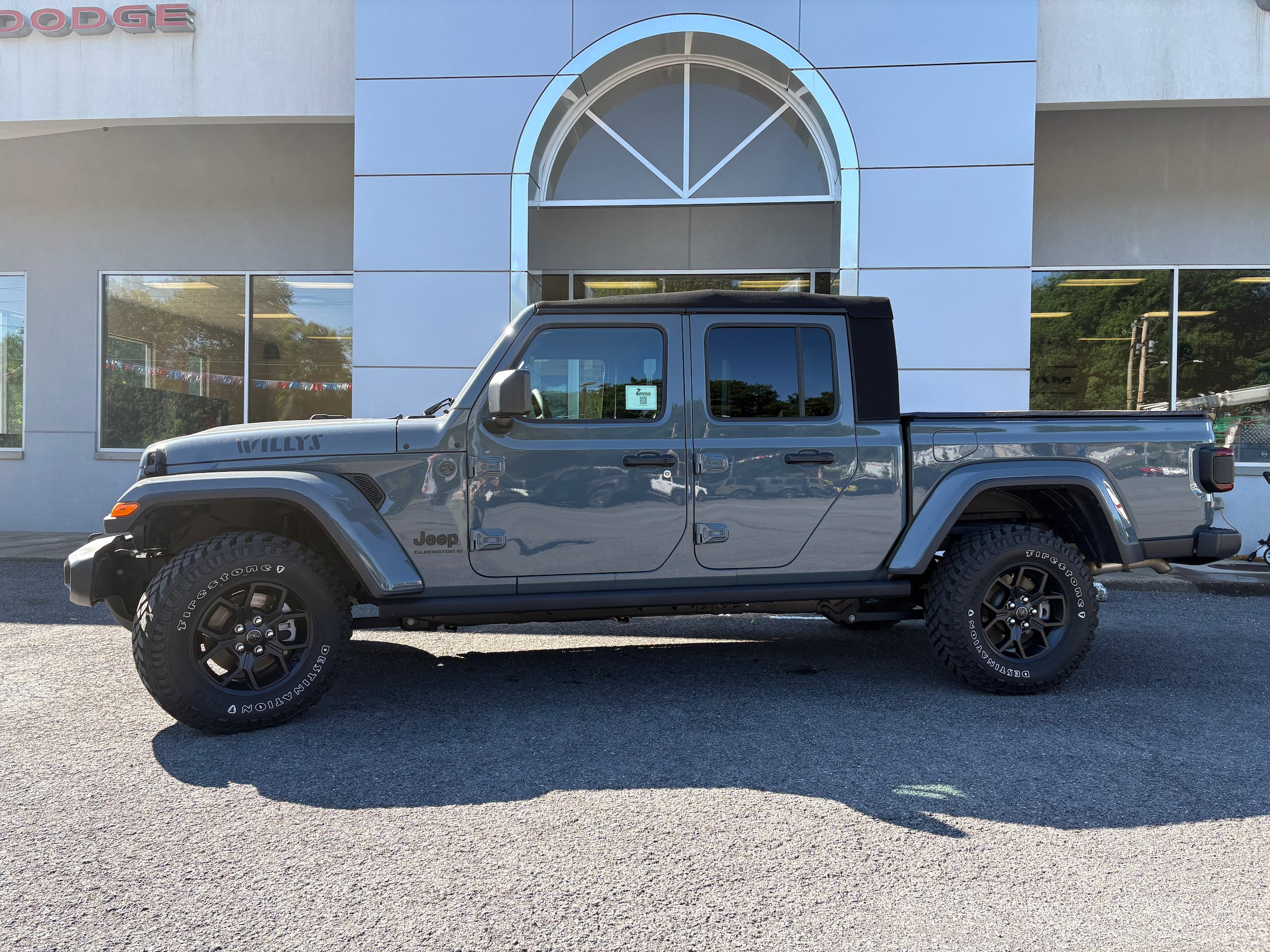 Certified 2025 Jeep Gladiator Sport AWD/4WD image 2