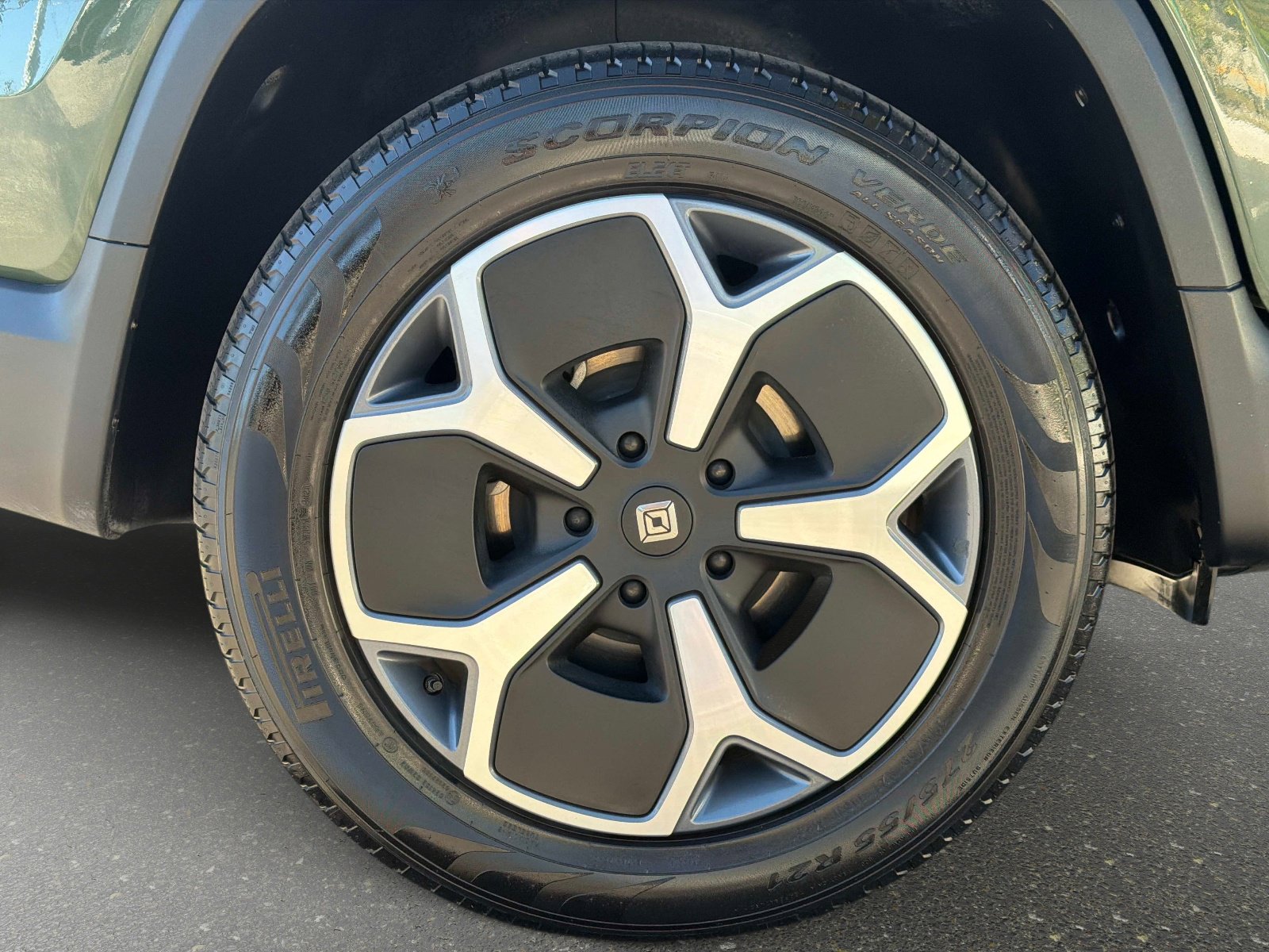 Used 2024 Rivian R1T Adventure image 21