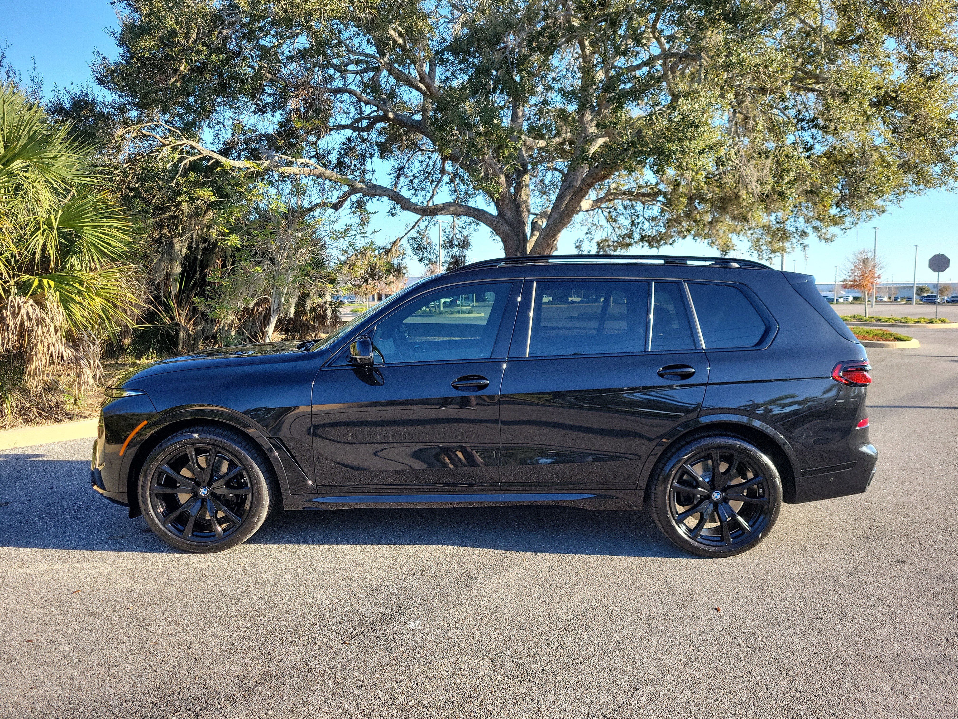 Used 2025 BMW X7 M60i image 7