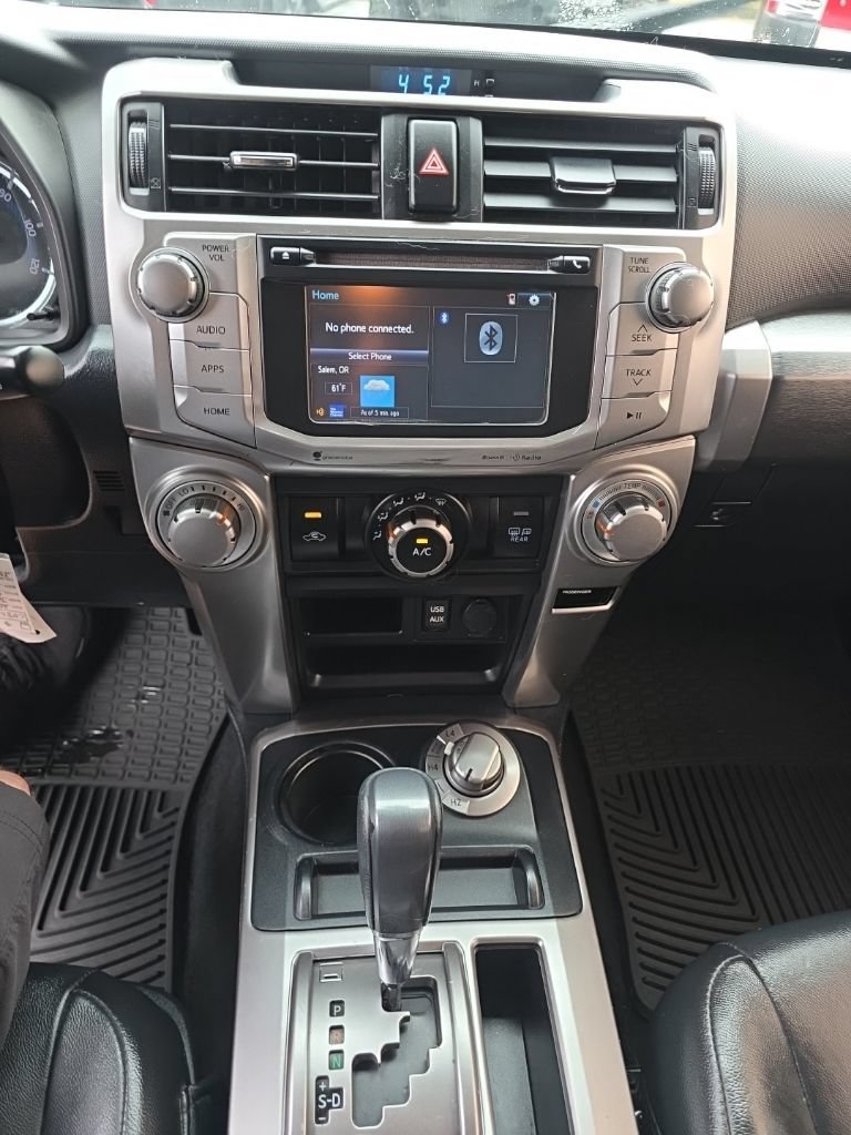 Used 2018 Toyota 4Runner SR5 AWD/4WD image 15