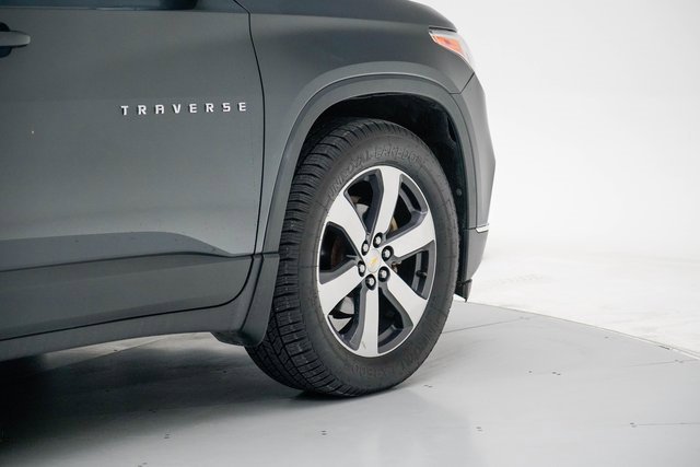 Used 2018 Chevrolet Traverse LT w/ LPO, Black Accent Package image 13