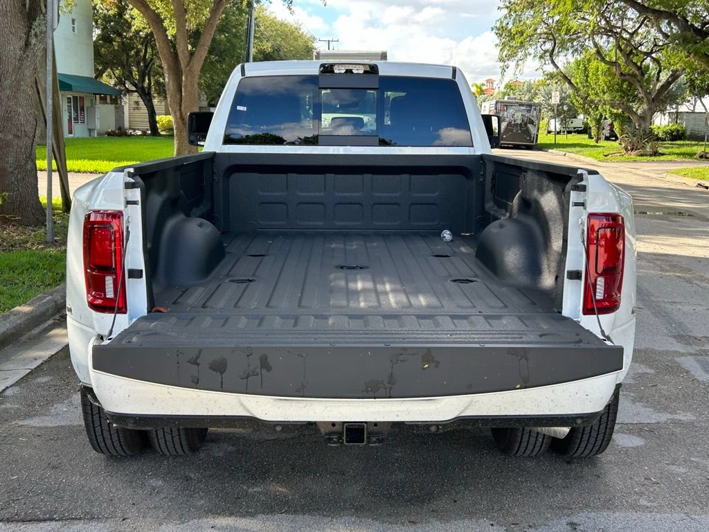 New 2026 RAM 3500 Laramie AWD/4WD image 31