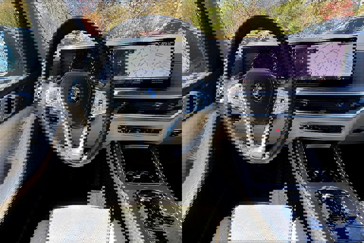 Used 2024 BMW X7 xDrive40i w/ Climate Comfort Package image 5