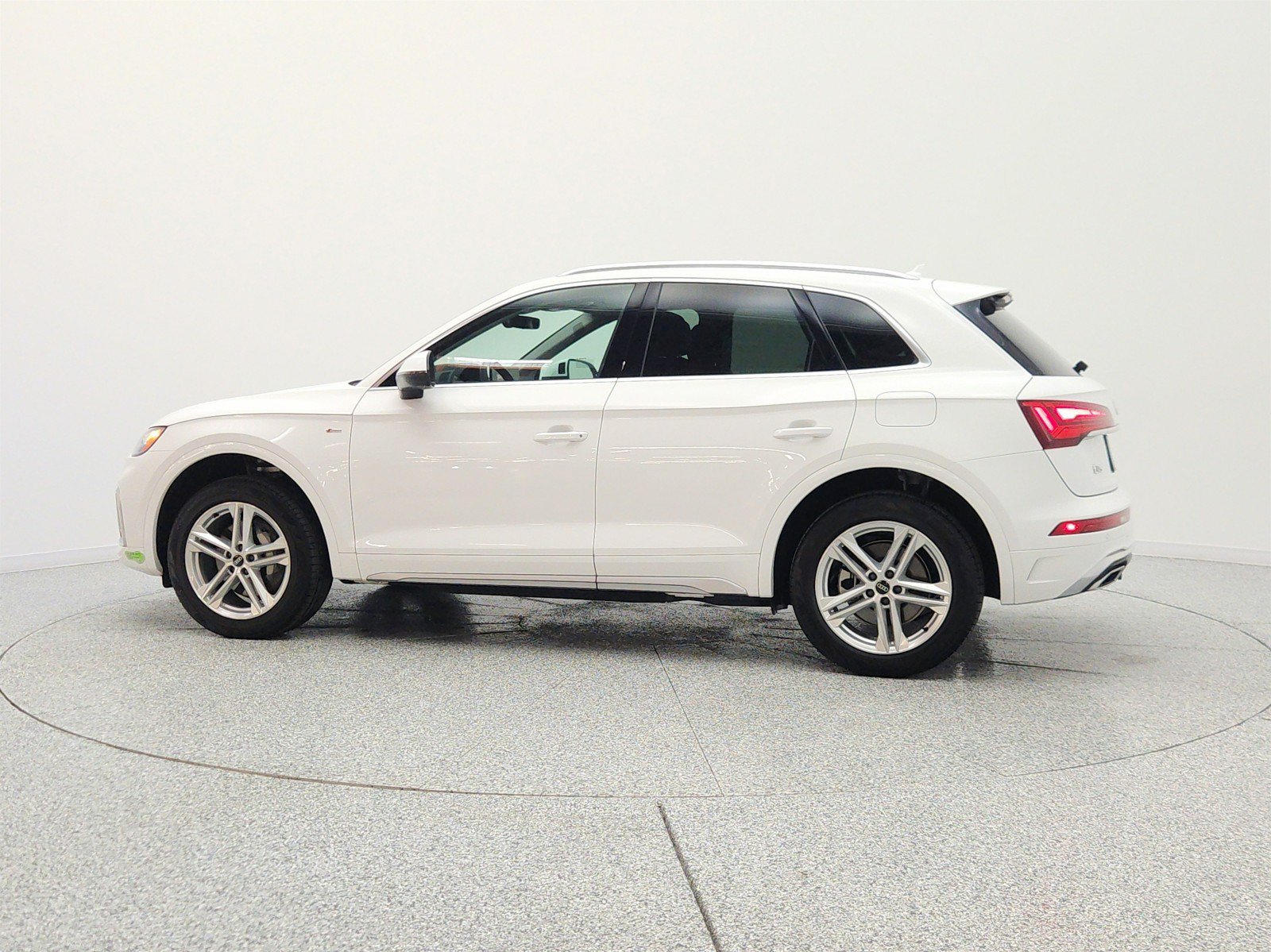 Used 2023 Audi Q5 e Premium Plus w/ Premium Plus Package AWD/4WD image 8