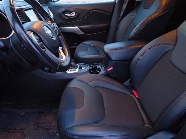 Used 2018 Jeep Cherokee Trailhawk w/ Cold Weather Group image 11