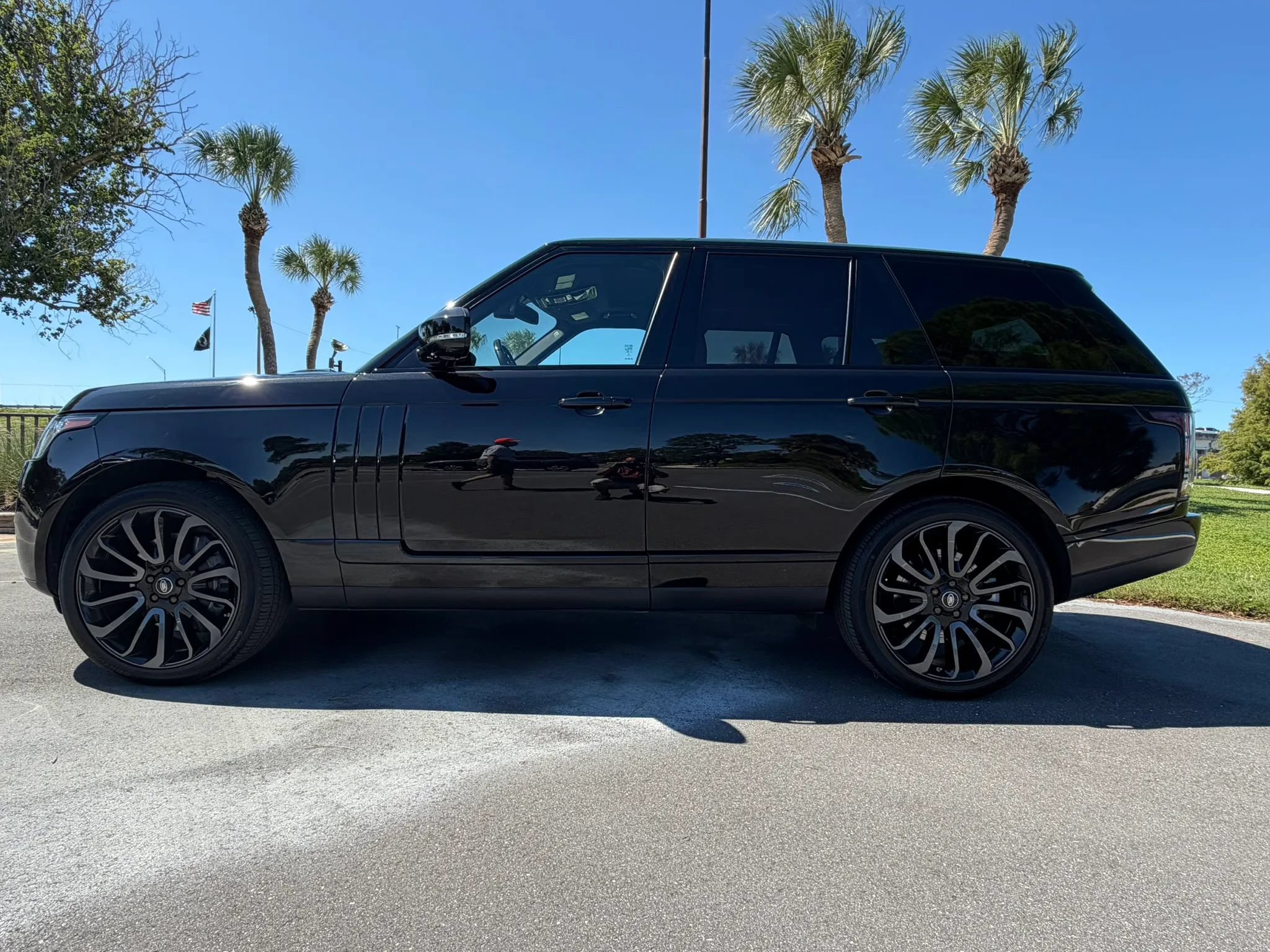 Used 2014 Land Rover Range Rover Supercharged AWD/4WD image 8