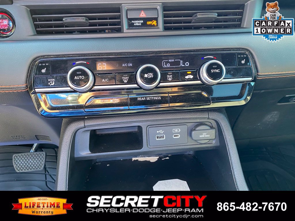 Used 2025 Honda Pilot Sport image 16