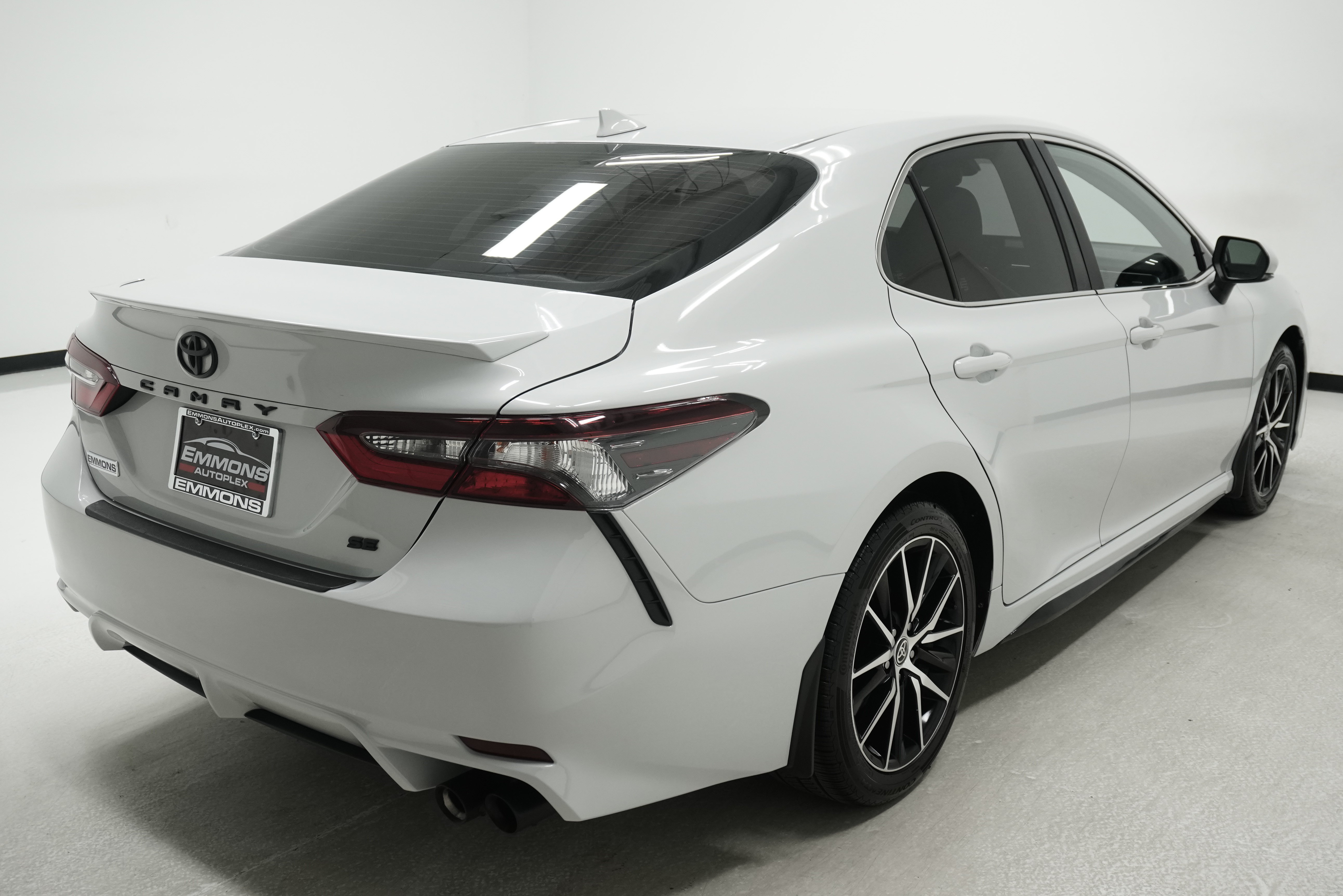 Used 2023 Toyota Camry SE FWD image 4