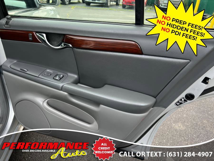 Used 2001 Cadillac De Ville DTS w/ Comfort/Convenience Pkg FWD image 23