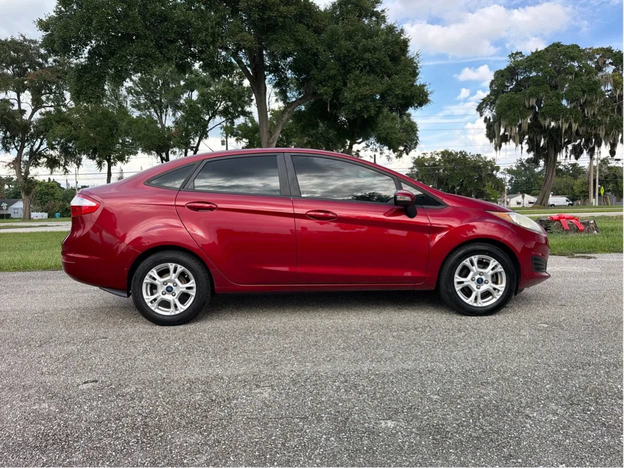 Used 2015 Ford Fiesta SE FWD image 4