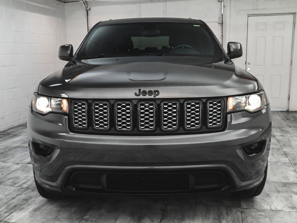 Used 2021 Jeep Grand Cherokee Laredo X AWD/4WD image 2