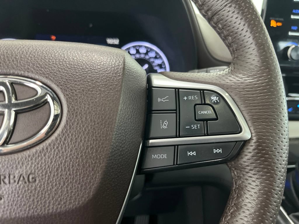 Used 2023 Toyota Sienna Platinum AWD/4WD image 8