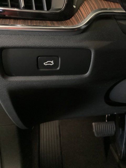 New 2026 Volvo V60 B5 Cross Country Plus w/ Climate Package image 19