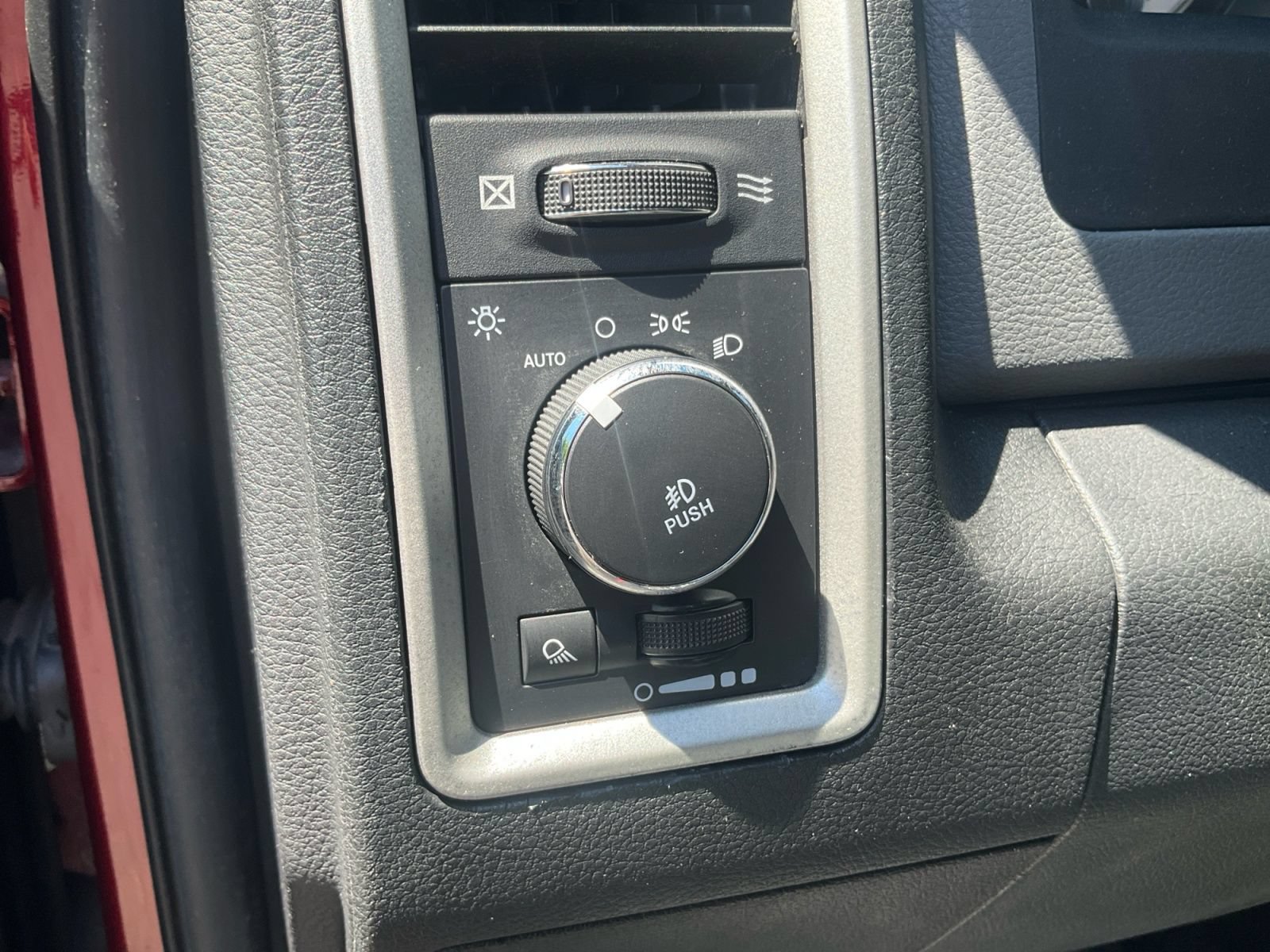 Used 2016 RAM 1500 Express AWD/4WD image 30
