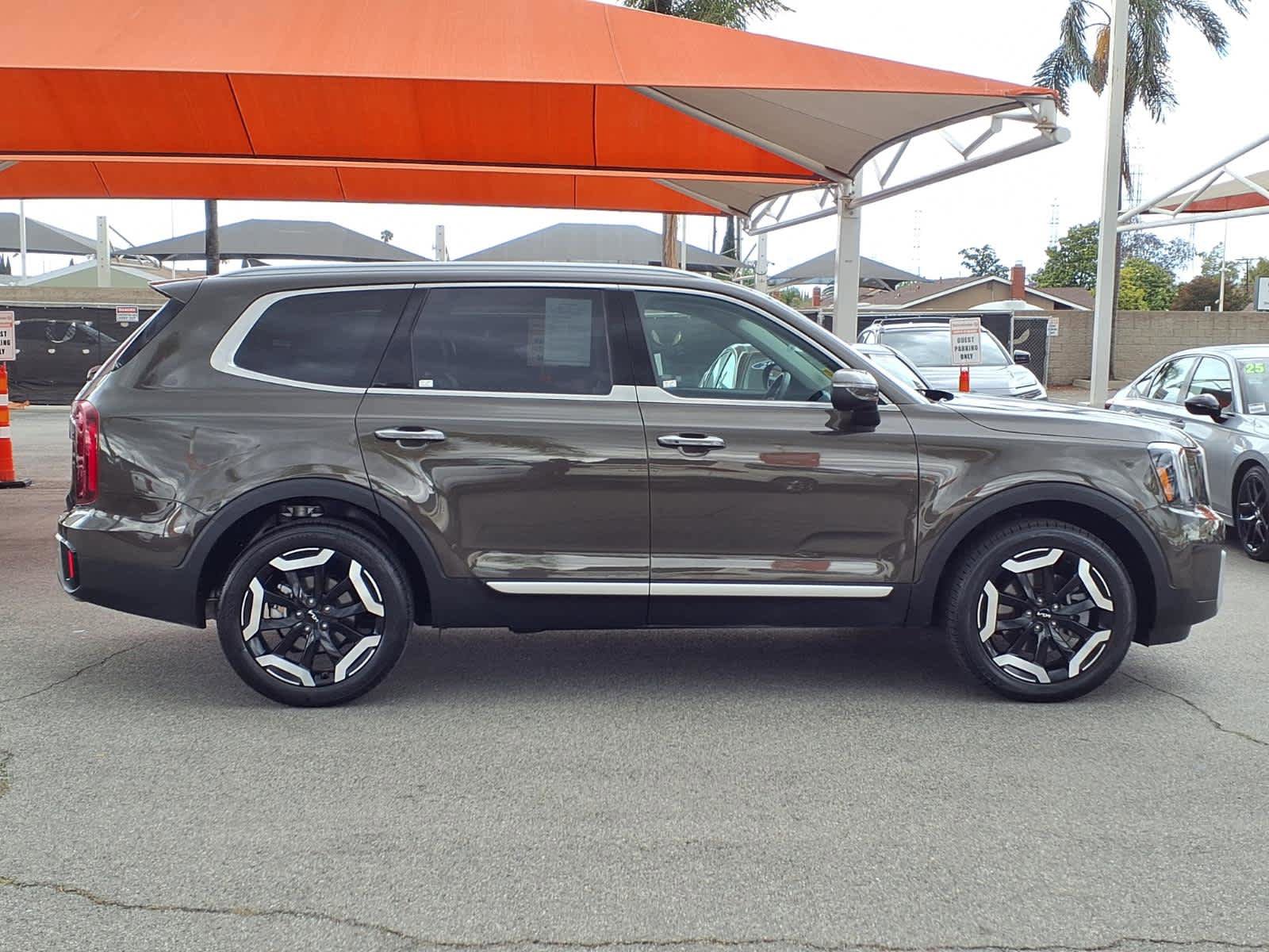 Used 2025 Kia Telluride S FWD image 3