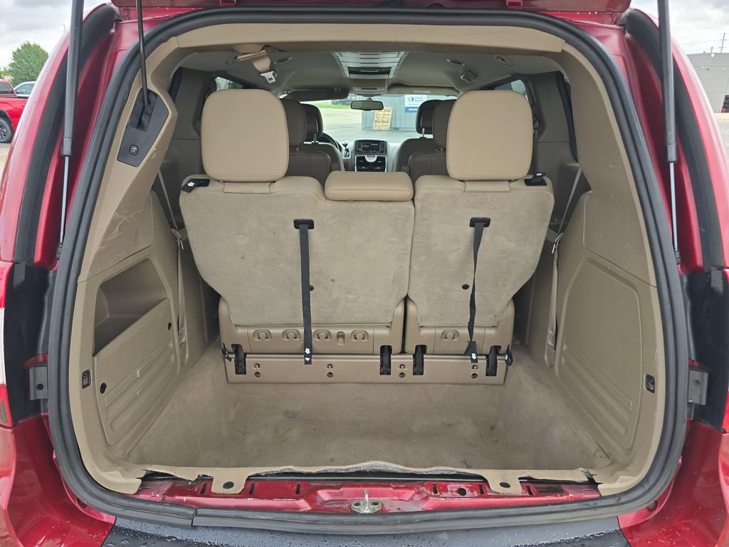 Used 2016 Chrysler Town & Country Touring FWD image 30