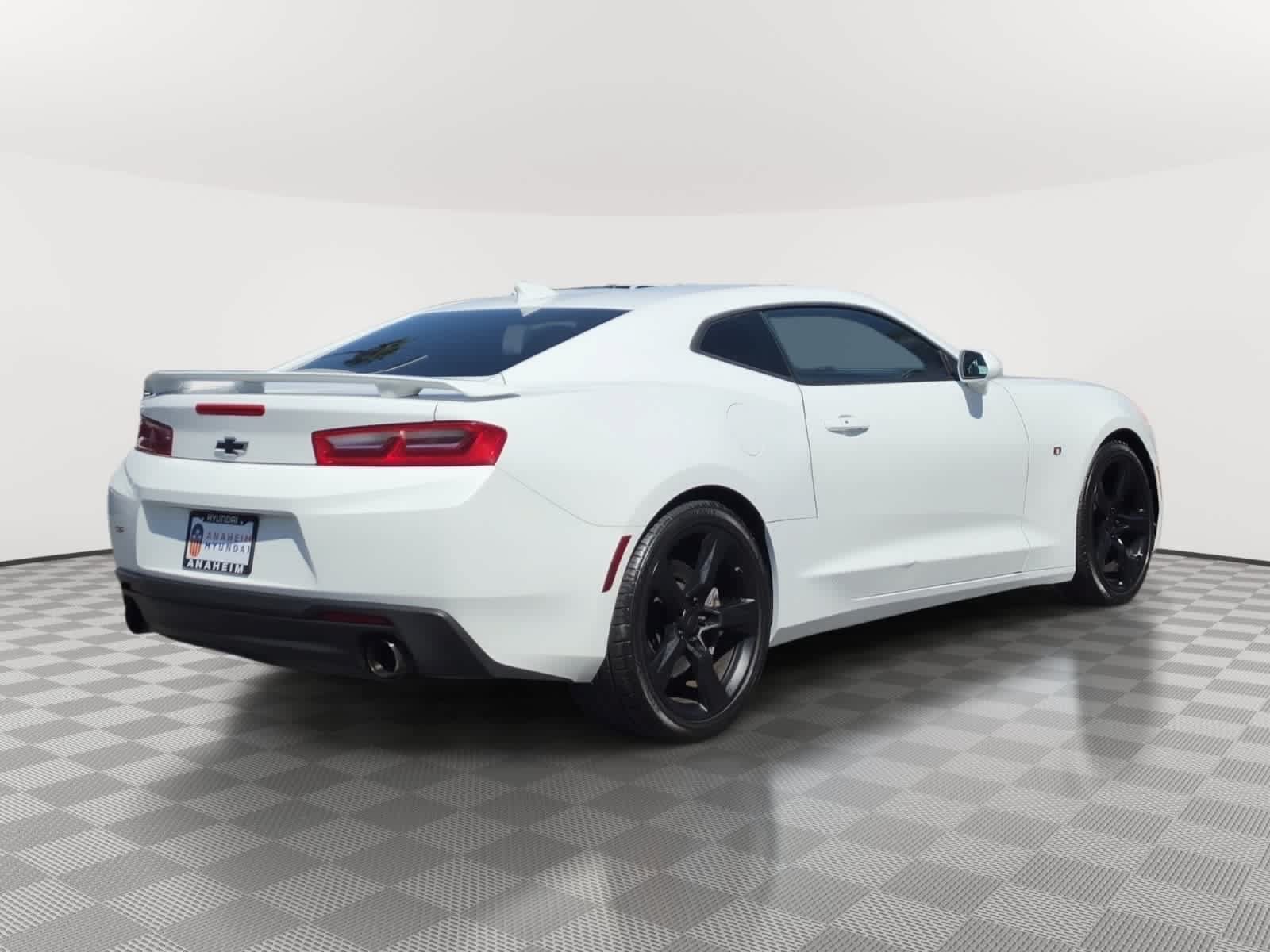 Used 2018 Chevrolet Camaro SS RWD image 7