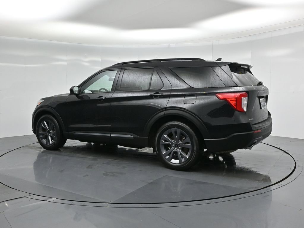 Certified 2022 Ford Explorer XLT w/ Equipment Group 202A image 7