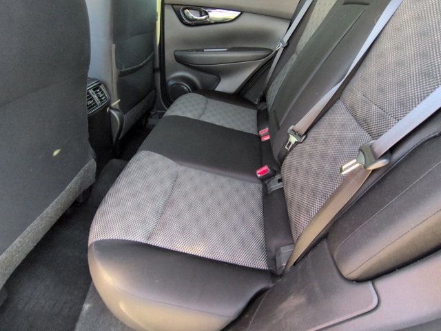 Used 2021 Nissan Rogue Sport SV image 18