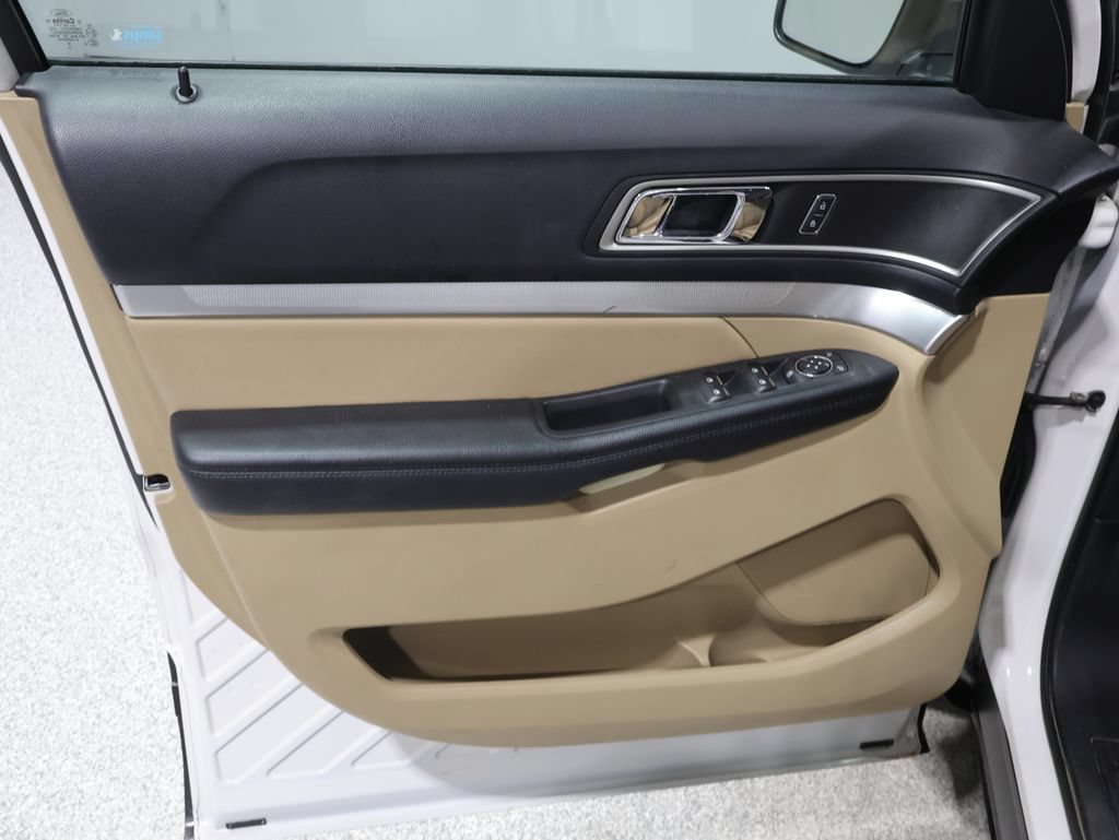 Used 2016 Ford Explorer XLT w/ Equipment Group 202A AWD/4WD image 15