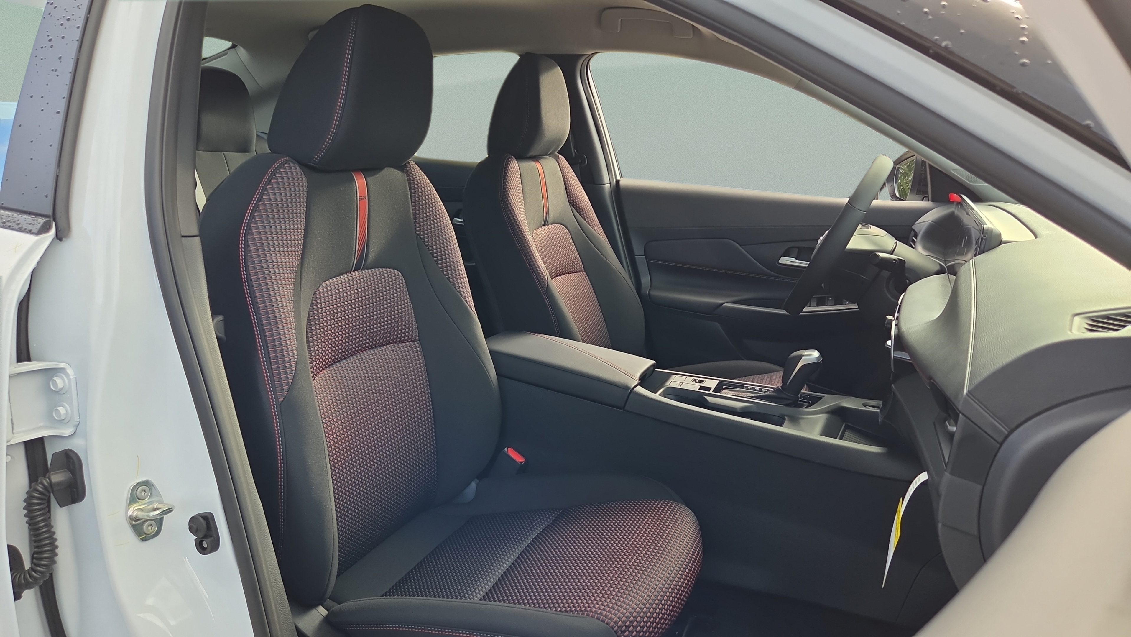 New 2027 Nissan Sentra SR w/ Floor Mat Package FWD image 15