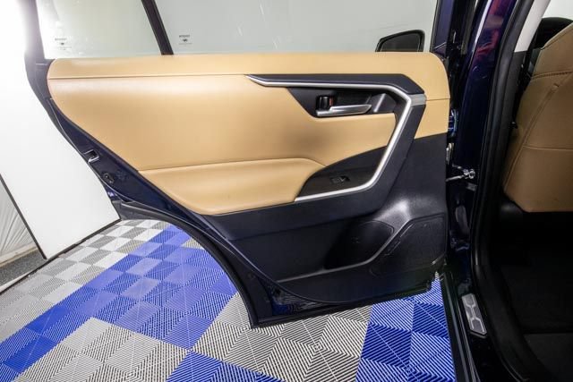 Used 2025 Toyota RAV4 XLE Premium FWD image 11